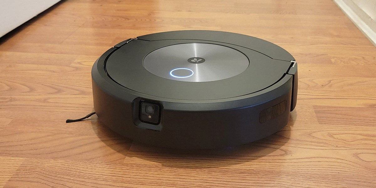 Roomba Combo J7+ on hard floor