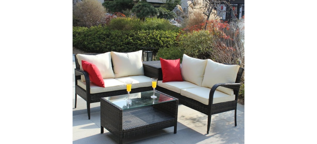 Segmart 4 Piece Patio Furniture Set on patio