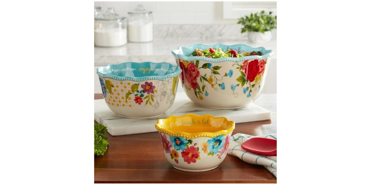 pioneer woman serving dishes