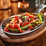  Mr. Bar-B-Q Cast Iron Fajita Skillet Set, Sizzling Plate with  Wooden Base and Cloth Handles